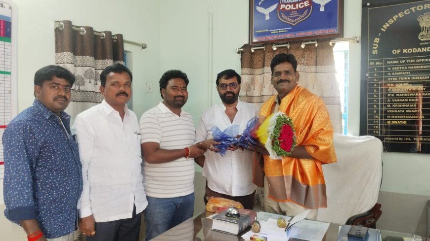 నూతన సబ్ ఇన్స్పెక్టర్ (SI)ని కలిసిన ఇటిక్యాల మండలం మాజీ ఎంపీపీ భర్త G.శ్రీధర్ రెడ్డి .