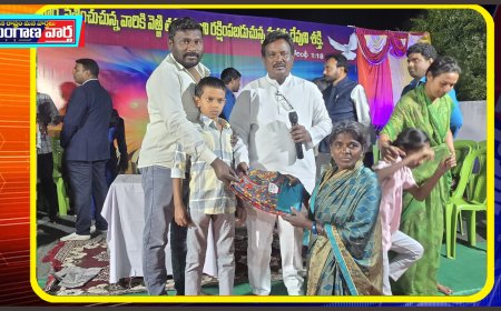 ఏపూరు నీతి సూర్యుడు ప్రార్ధన మందిరంలో పేద వృద్ధ మహిళలకు చీరల పంపిణి