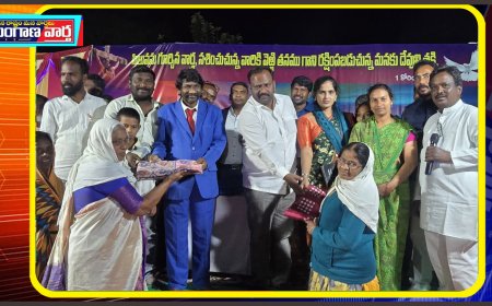 ఏపూరు నీతి సూర్యుడు ప్రార్ధన మందిరంలో పేద వృద్ధ మహిళలకు చీరల పంపిణి