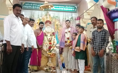సాయి మందిరంలో పూజలు అన్నదానం""కోదాడ రామాపురం క్రాస్ రోడ్ లో సాయి మందిరం