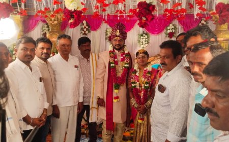 నూతన వధూవరులను ఆశీర్వదించిన