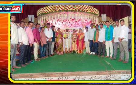 నూతన వధూవరులను ఆశీర్వదించిన ఆరాధ్య ఫౌండేషన్ చైర్మన్ వాణి శ్రీకాంత్ రాజ్