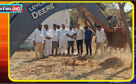 ఇందిరమ్మ ఇంటి నిర్మాణ భూమి పూజ