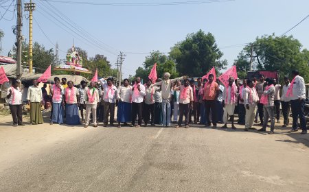 సిఎం దిస్టి బొమ్మ దగ్ధం. రాస్తారోకో