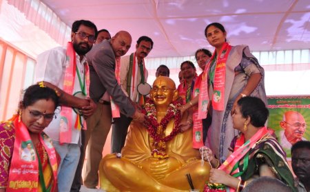 అమరజీవి శ్రీ పొట్టి శ్రీరాములు విగ్రహాన్ని ప్రారంభించిన""నేలకొండపల్లి మంత్రి పొంగులేటి క్యాంప్ ఆఫీస్ ఇంచార్జ్ తంబూరు దయాకర్ రెడ్డి