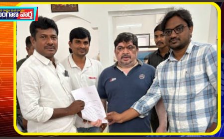 వెల్దేవి బస్సు సౌకర్యం కోసం మంత్రి పొన్నం ప్రభాకర్ కి వినతి పత్రం అందజేసిన యువకులు