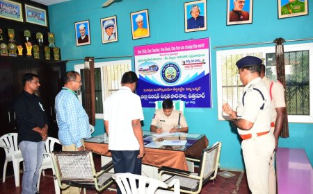 ఐజ పోలీస్ స్టేషన్ ను పదవ తరగతి పరీక్ష కేంద్రాలను సందర్శించిన