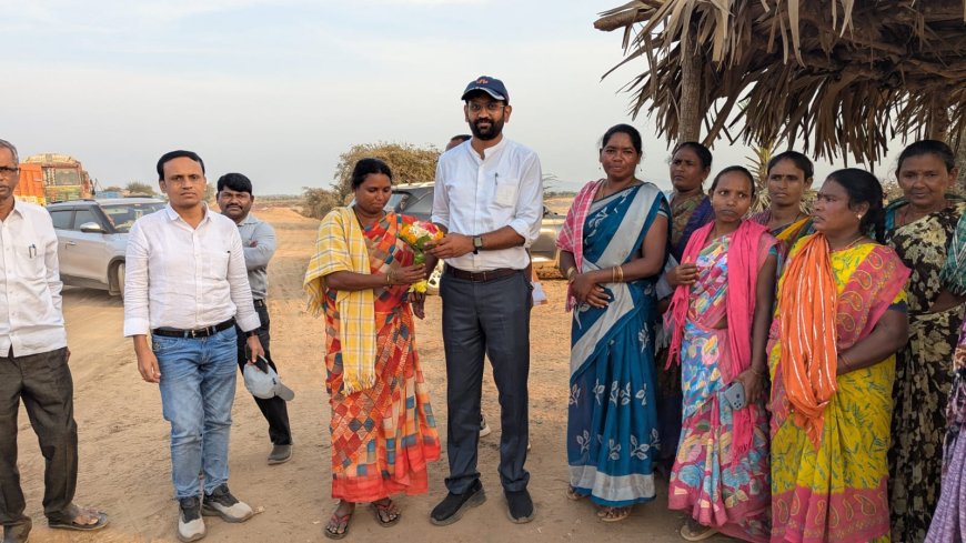  మణుగూరు నుండి చర్లకు పడవ ప్రయాణాన్ని పరిశీలించిన కలెక్టర్.. 