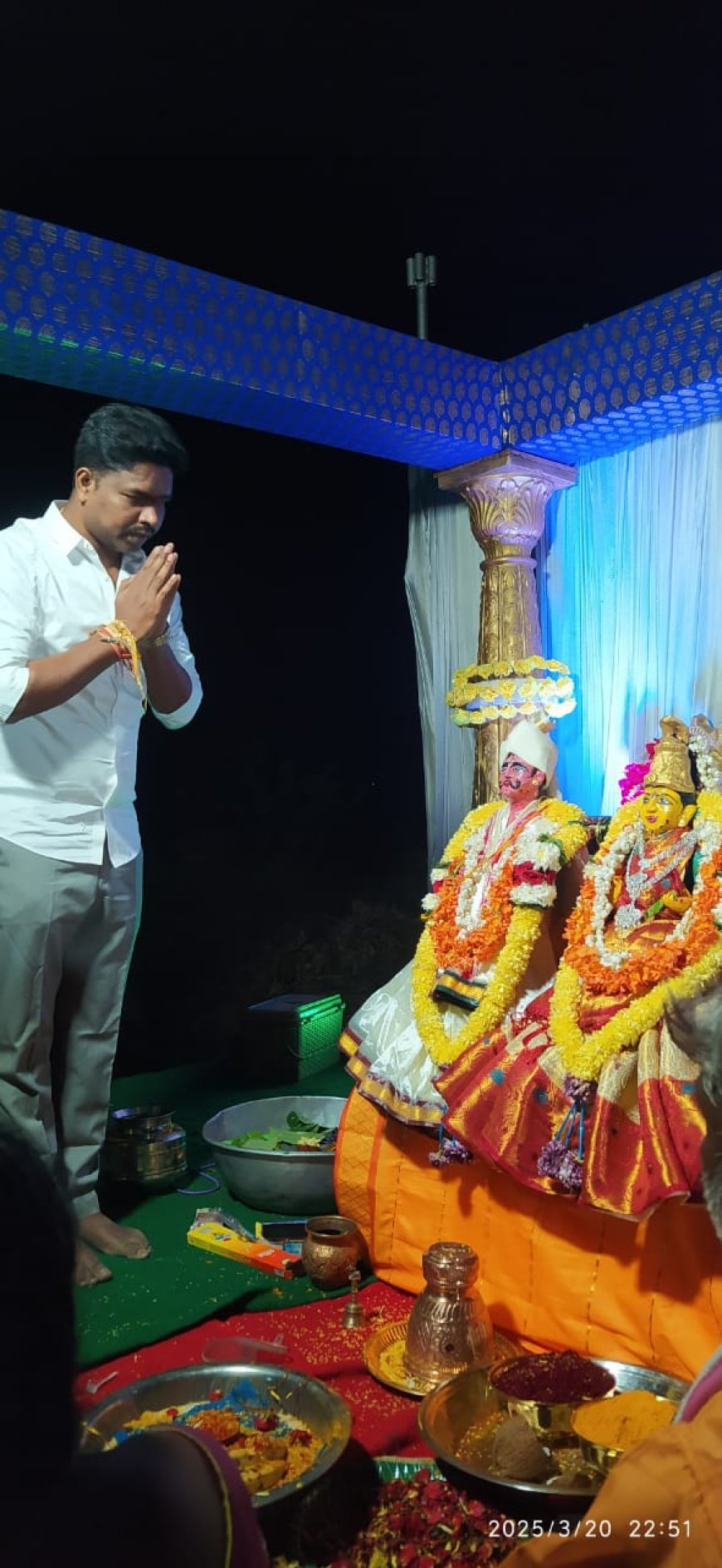 సమ్మక్క - సరళమ్మ ల జాతర మహోత్సవం కు హాజరైన యువనేత ధనసరి సూర్య గారు