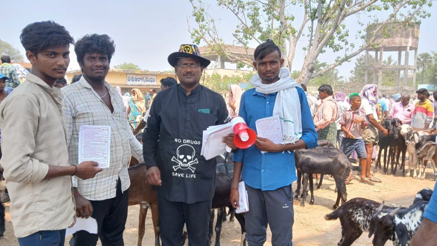 ఉపాధ్యాయుడు మద్యానికి డ్రగ్స్ కి యువత అలవాటు కావద్దని ప్రచారం