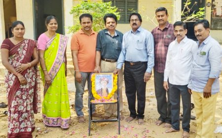 **మహాత్మ జ్యోతిబా పూలే వేడుకలు""కోదాడ కె ఆర్ ఆర్ ప్రభుత్వ జూనియర్ కళాశాలలో*