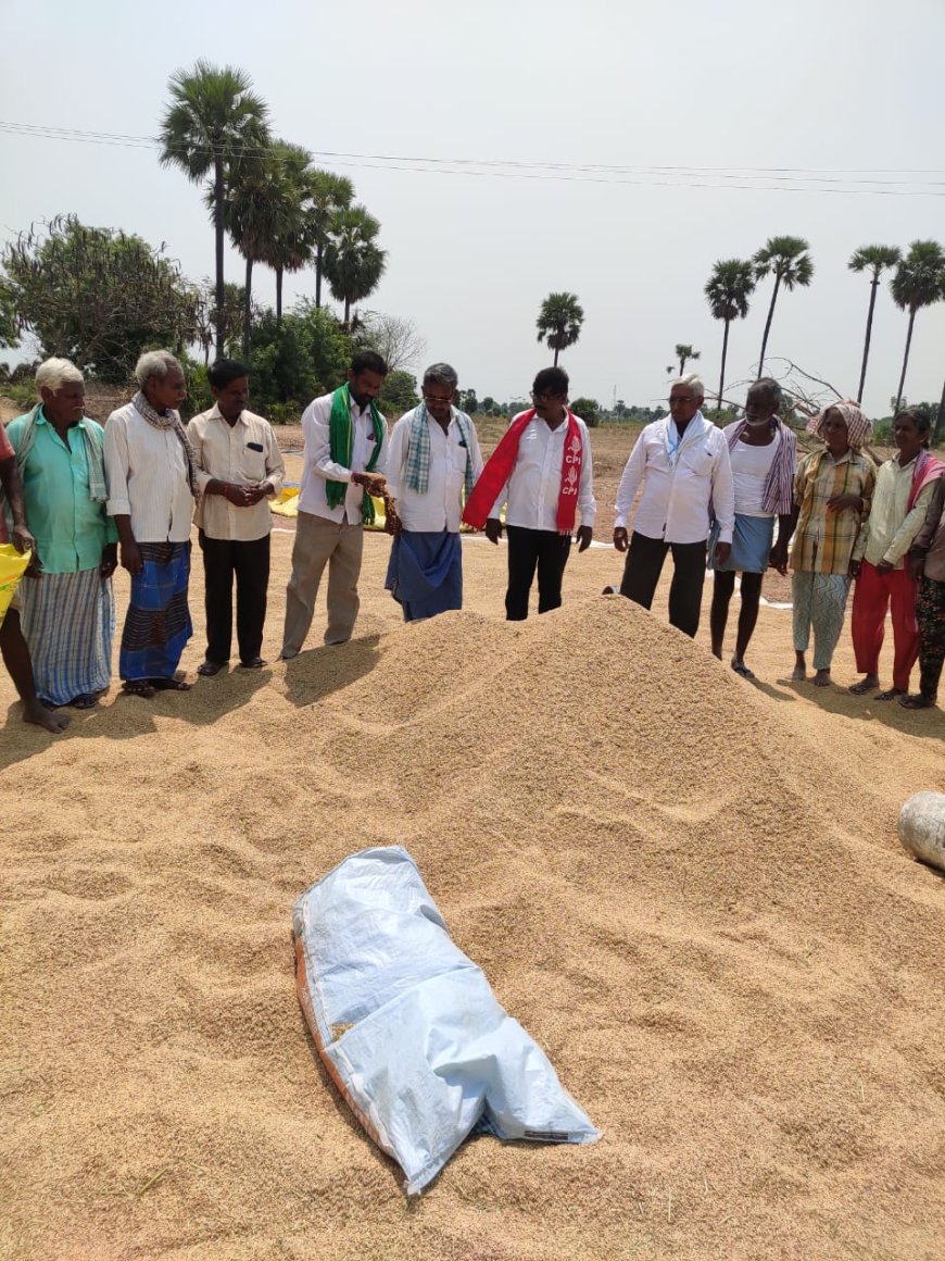 ఐకెపి ధాన్యం కేంద్రాన్ని పరిశీలన