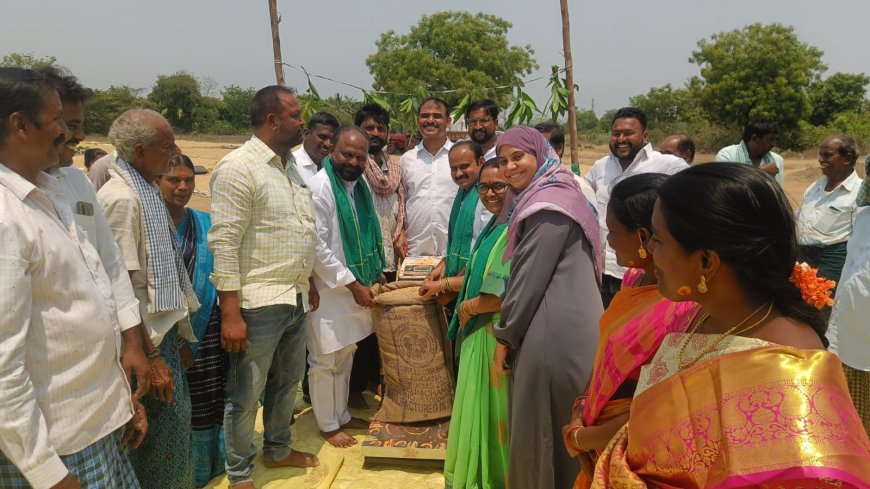 ధాన్యం కొనుగోలు కేంద్రాన్ని ప్రారంభించిన జిల్లా అధ్యక్షుడు చెవిటి వెంకన్న యాదవ్*