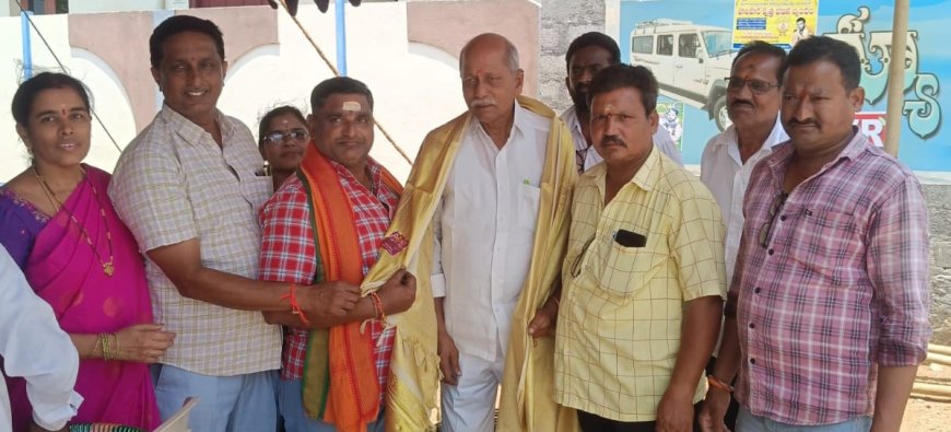 **శబరిమల అయ్యప్ప స్వామి వారి పుట్టినరోజు సందర్భంగా"ముఖ్యఅతిథిగా అన్నదాన కార్యక్రమం లో పాల్గొన్న మాజీ సర్పంచ్ ఎర్నేని బాబు*