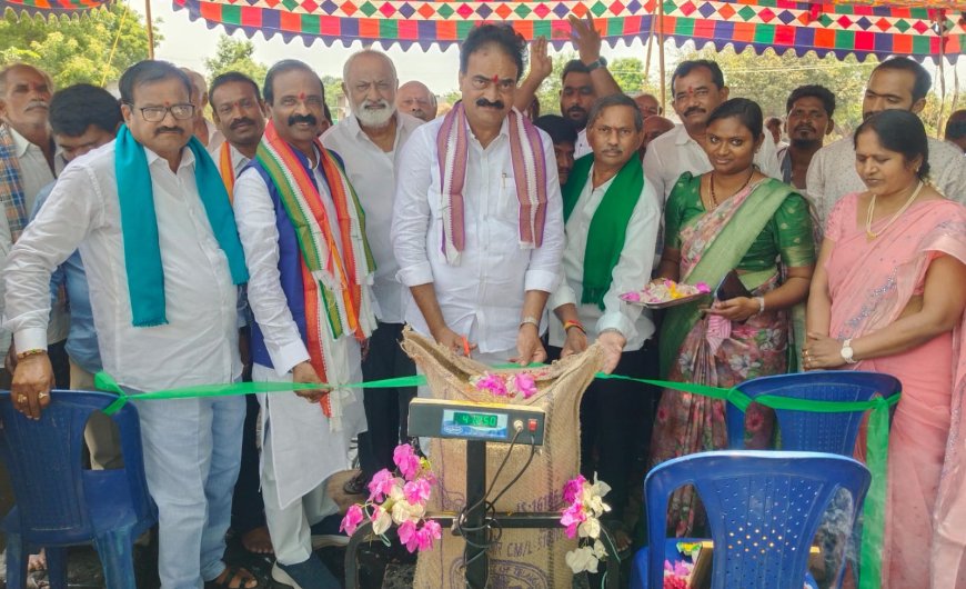 **గోకినపల్లి గ్రామంలో ధాన్యం కొనుగోలు కేంద్రాన్ని ప్రారంభించిన""రాష్ట్ర గిడ్డంగుల సంస్థ చైర్మన్ రాయల నాగేశ్వరరావు*