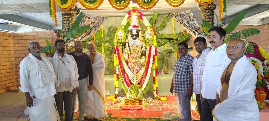 **ఘనంగా శ్రీదేవి భూదేవి సమేత శ్రీనివాస కళ్యాణం""కాంగ్రెస్ పార్టీ రాష్ట్ర ఏందే నీ కుసుమ వెంకటరత్నం బాబు*