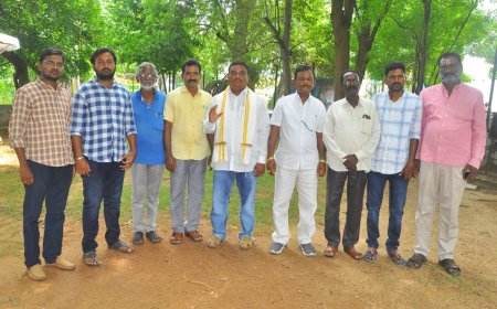 ఉచిత పథకాలు రద్దుచేసి విద్య వైద్యం  అందించాలి