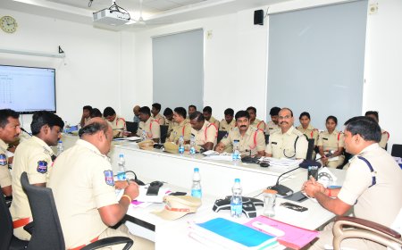 జిల్లాలో వర్షాల దృష్ట్యా సిబ్బంది అప్రమత్తంగా ఉండాలి