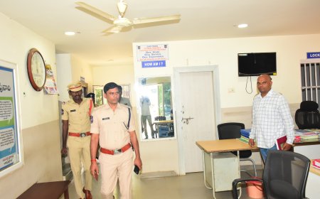 గద్వాల్ రూరల్ పోలీస్ స్టేషన్ ను ఆకస్మికoగా సందర్శించి తనిఖీ చేసిన  జిల్లా ఎస్పీ శ్రీ టి . శ్రీనివాస రావు,IPS