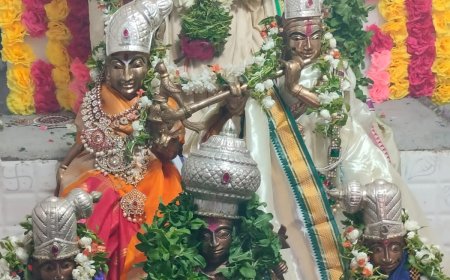 పుష్పాలంకరణలో పిల్లలమర్రి లక్ష్మీ నాథుడు 