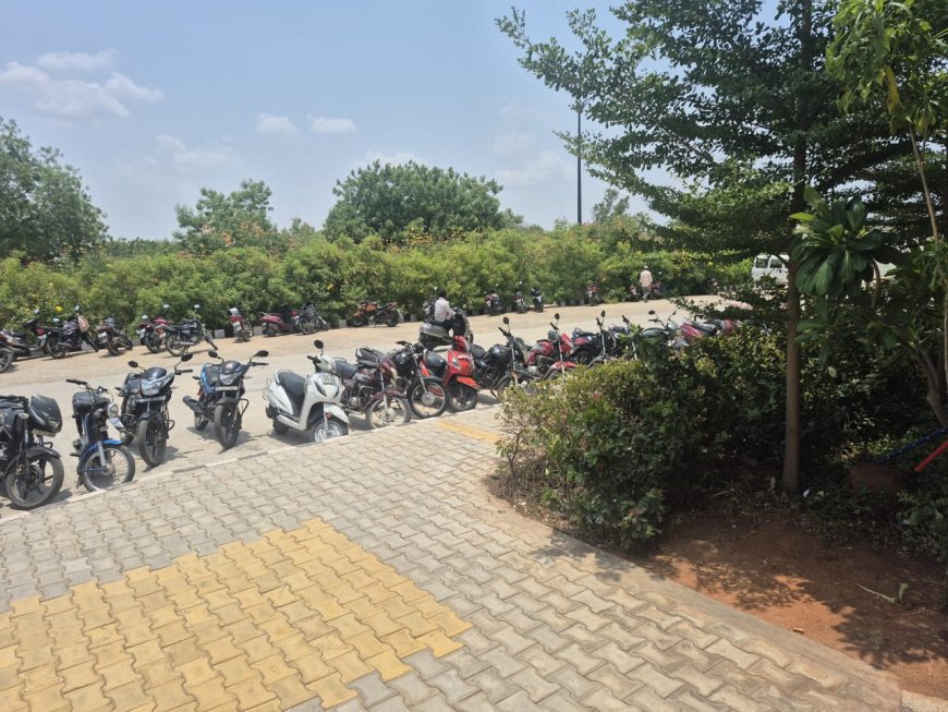వేలకోట్లు వెచ్చేంచి కలెక్టర్ భవనం