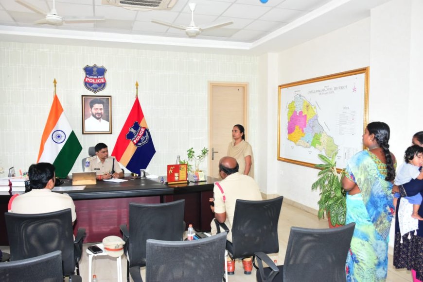 ప్రజావాణి పిర్యాదులను పోలీస్ అధికారుల సమక్షంలో పరిశీలించిన జిల్లా ఎస్పీ శ్రీ టి శ్రీనివాస రావు ఐపీఎస్