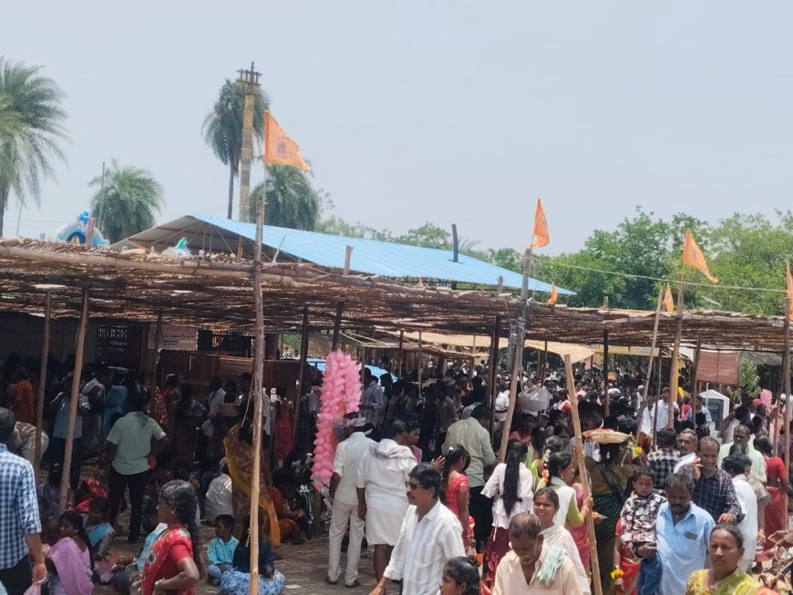 భక్తులతో కిటకిటలాడిన జమ్ములమ్మ దేవాలయం