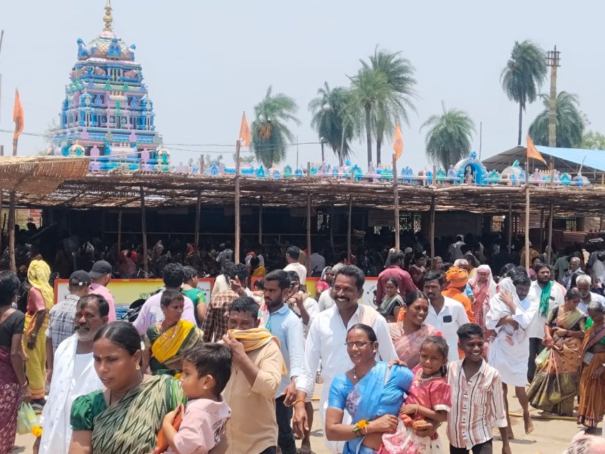 భక్తులతో కిటకిటలాడిన జమ్ములమ్మ దేవాలయం