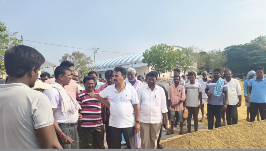 మార్కెట్ యాడ్లను ఆకస్మిక తనిఖీ చేసిన జూపల్లి