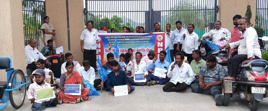 జిల్లాలోని అన్ని ప్రభుత్వ కార్యాలయంలో మరియు బ్యాంకుల యందు వెంటనే ర్యాంపు సౌకర్యాన్ని ఏర్పాటు చేయాలి