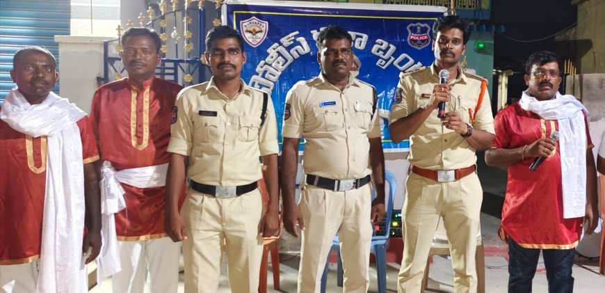 సైబర్ నేరాలు గంజాయి డ్రగ్స్ నియంత్రణపై పోలీసు కళాజాత లో""తుంగతుర్తి పీఎస్