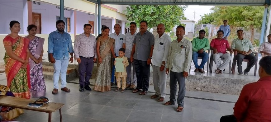 ప్రభుత్వ ఉపాధ్యాయురాలు కొడుకుని ప్రభుత్వ బడిలో చేర్పించింది