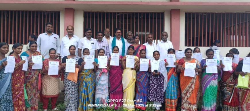 రాజేశ్వరపురం రైతు వేదిక లో లబ్ధిదారులకు ఇందిరమ్మ ఇల్లు పంపిణీ ""వ్యవసాయం మార్కెట్ చైర్మన్ వెన్నుపూసల