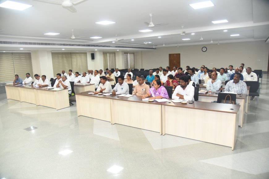 రైతులకు మెరుగైన విత్తనాలు అందించేందుకు అధికారులు సీడ్ ఆర్గనైజర్లు సీడ్ కంపెనీలు పరస్పరం సమన్వయంతో పనిచేయాలి కలెక్టర్