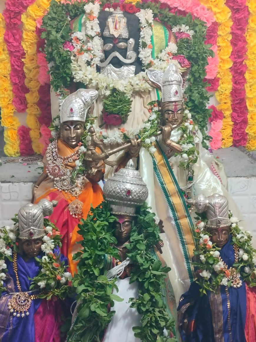 పుష్పాలంకరణలో పిల్లలమర్రి లక్ష్మీ నాథుడు