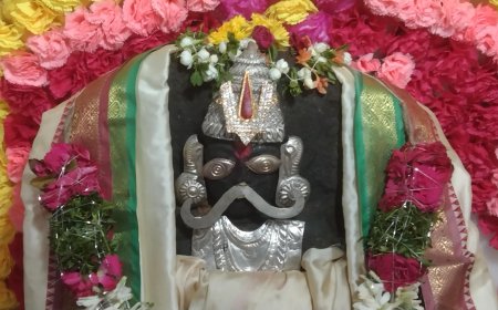 పిల్లలమర్రి చెన్నకేశవస్వామికి పుష్పాలంకరణ సేవ