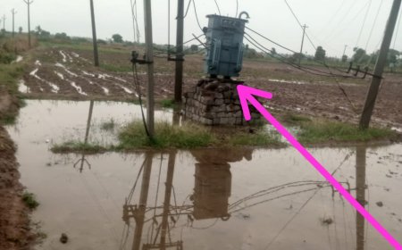 కూలిపోయేందుకు సిద్ధంగా ఉన్న విద్యుత్ ట్రాన్స్ఫార్మర్ కట్ట