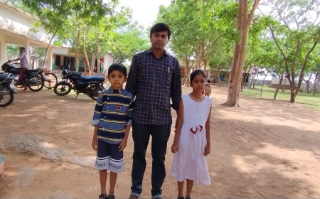 ప్రభుత్వ పాఠశాలలో తనఇద్దరు పిల్లలను చేర్పించిన ఉపాధ్యాయుడు నరేష్ 