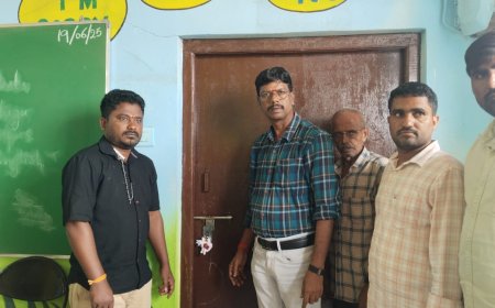 మల్దకల్ కేంద్రంలో ఒక ప్రైవేట్ పాఠశాల యాజమాన్యం, విద్యార్థులకు  పాఠ్యపుస్తకాలు ఎక్కువ ధరకు అమ్ముతూ పట్టుబడిన  పాఠశాల యాజమాన్యం