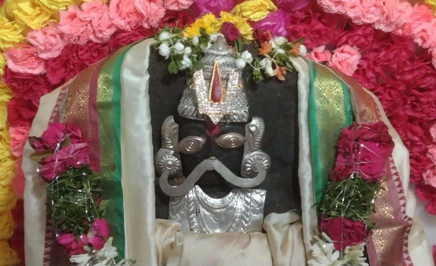 పిల్లలమర్రి చెన్నకేశవస్వామికి పుష్పాలంకరణ సేవ