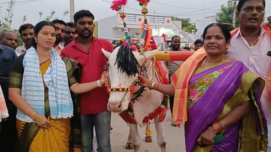 ఏరువాక పౌర్ణమి పురస్కరించుకుని ఎద్దుల ఊరేగింపు కార్యక్రమాన్ని ప్రారంభించిన