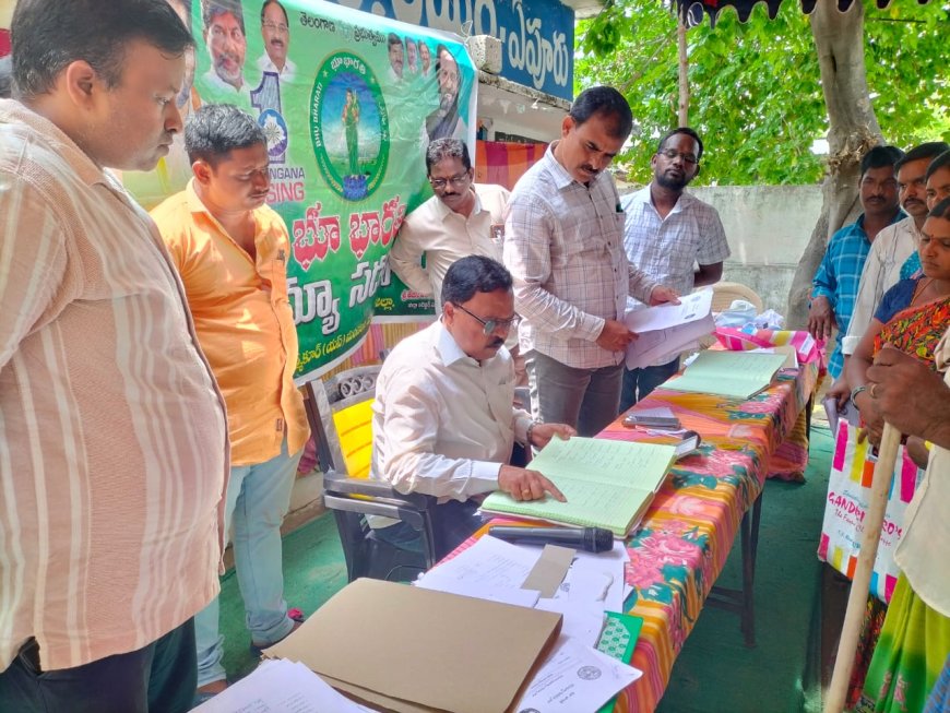 భూ భారతి సదస్సు ను పరిశీలించిన అదనపు కలెక్టర్ ఆర్డిఓ