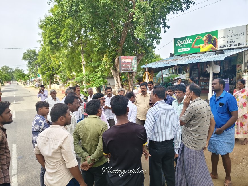 ప్రైవేటు పాఠశాల బస్సులను అడ్డుకున్న ప్రభుత్వ ఉపాధ్యాయులు