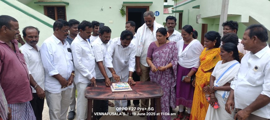 రాహుల్ గాంధీ జన్మదినం సందర్భంగా ఆచర్లగూడెం గూడెంలో డబుల్ బెడ్ రూమ్ ఇండ్లు లబ్ధిదారులకి అందించిన