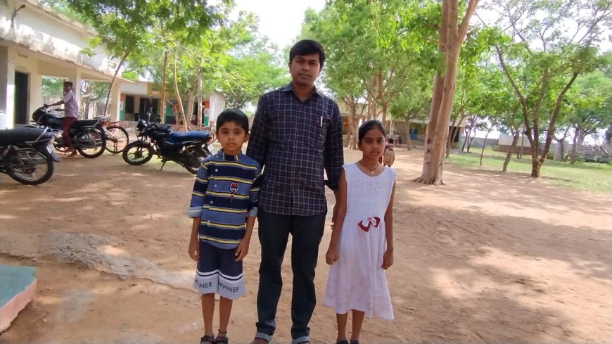 ప్రభుత్వ పాఠశాలలో తనఇద్దరు పిల్లలను చేర్పించిన ఉపాధ్యాయుడు నరేష్ 