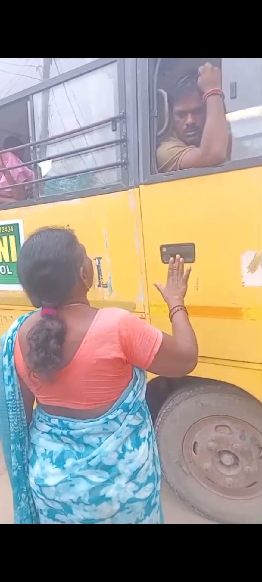 గ్రామీణ ప్రజల తిరుగుబాటు.  ప్రైవేట్ స్కూల్ బస్సుల అడ్డగింత