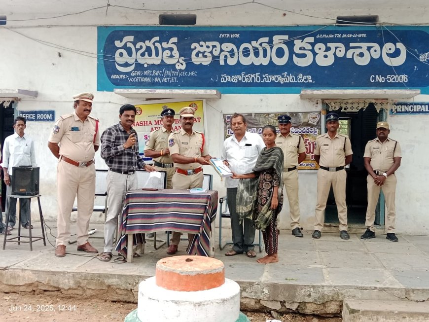 డ్రగ్స్ గంజాయి లాంటి మత్తు పదార్థాల నివారణలో భాగంగా నిర్వహిస్తున్న అవగాహన""సీఐ చరమంద రాజుహుజూర్నగర్ పిఎస్