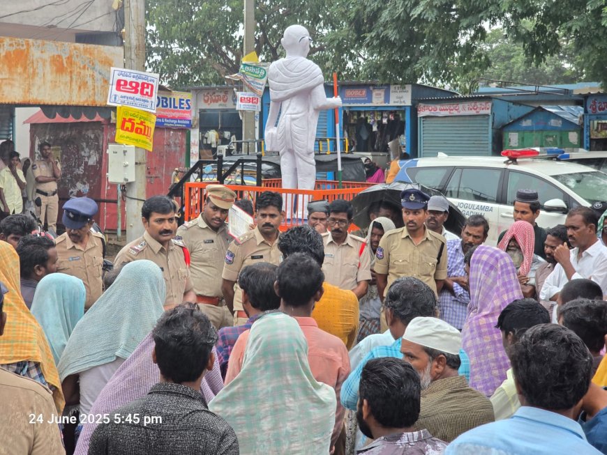 నేరాల నిర్మూలనకై, శాంతి భద్రతల  పరిరక్షణ  కొరకే కమ్యూనిటీ కాంటాక్ట్ ప్రోగ్రాం: ఆలంపూర్ సీఐ రవి బాబు