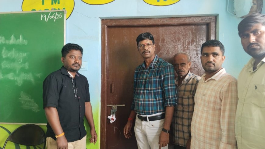 మల్దకల్ కేంద్రంలో ఒక ప్రైవేట్ పాఠశాల యాజమాన్యం, విద్యార్థులకు  పాఠ్యపుస్తకాలు ఎక్కువ ధరకు అమ్ముతూ పట్టుబడిన  పాఠశాల యాజమాన్యం