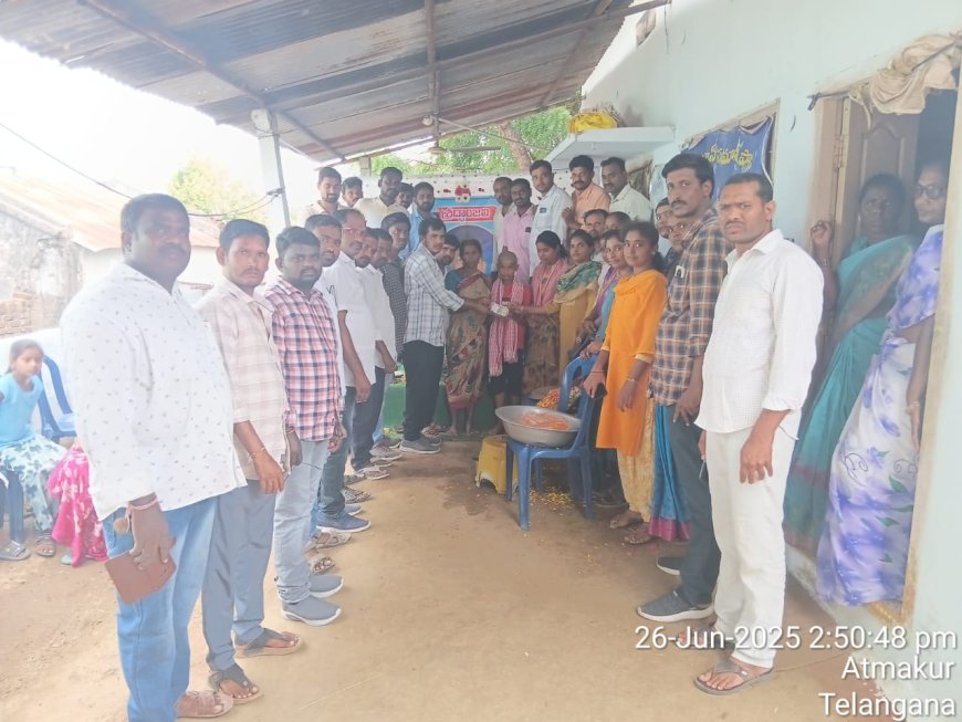 స్నేహితుని కుటుంబానికి ఆర్థిక సహాయం అందజేత